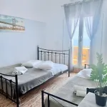 Lefteris Traditional Fira (Santorini)