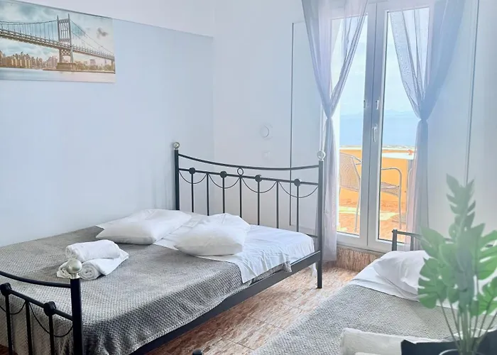 Lefteris Traditional Fira (Santorini)