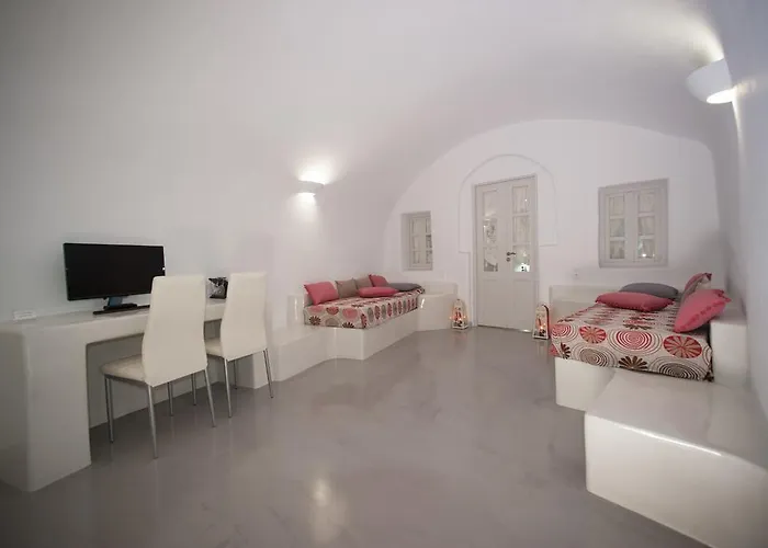 Lefteris Traditional Fira (Santorini)