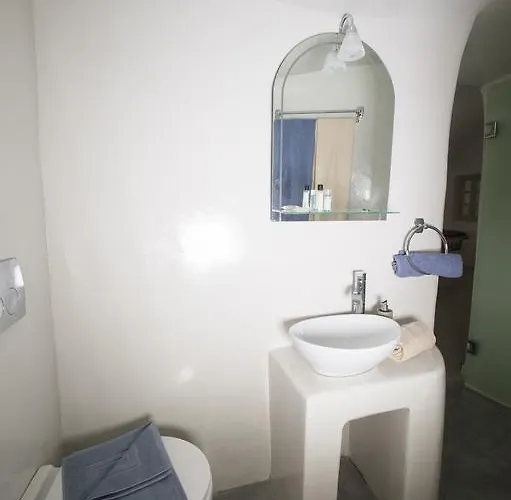 Lefteris Traditional Fira (Santorini)