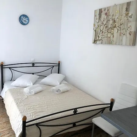 Lefteris Traditional Guest house