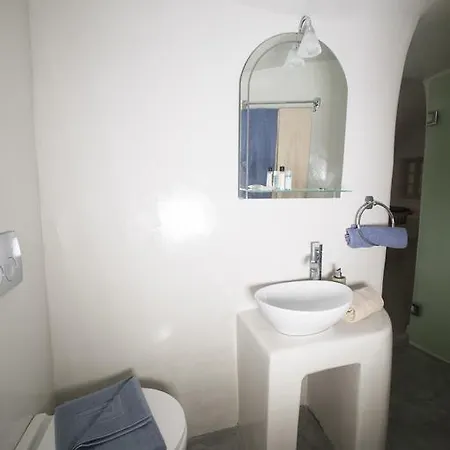 Lefteris Traditional Fira (Santorini)